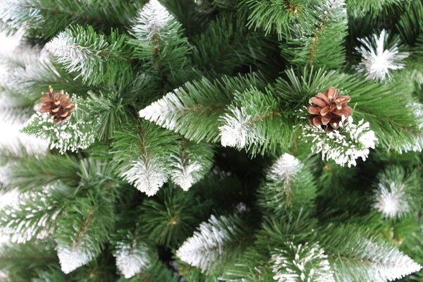ShopJK BOŽIĆNO DRVCE BOR PREKRIVEN SNIJEGOM SA ČEŠERIMA 120 CM