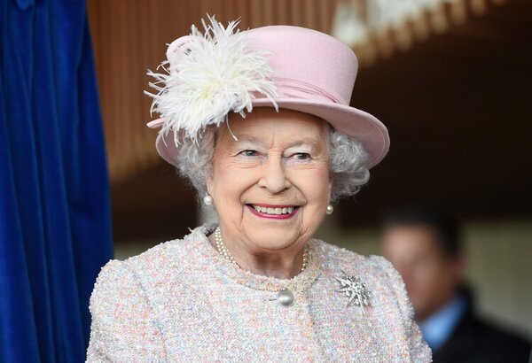 Fotografija Queen Elizabeth II at the Chichester Theatre, Stuart C. Wilson