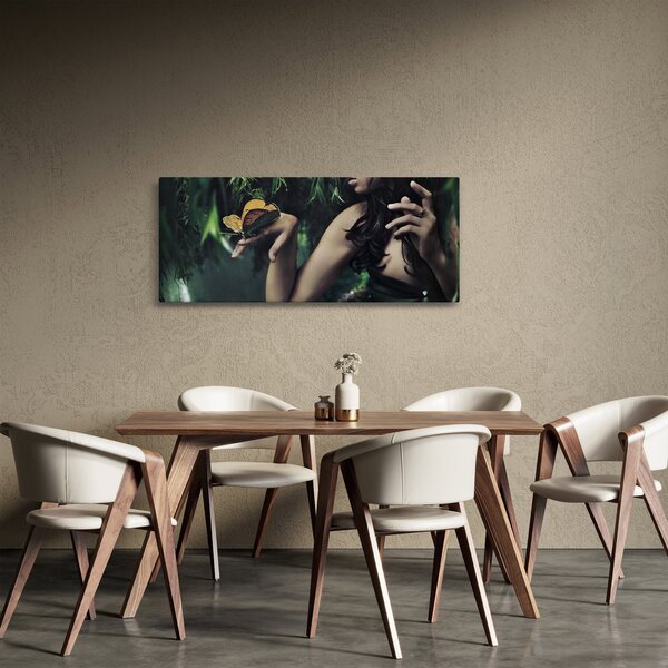 Slika graciozne ženske z metuljem (120x50 cm)