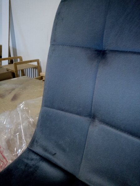 AKCIJA Tamnosiva baršunasta stolica KARA s crnim nogama II. kvaliteta