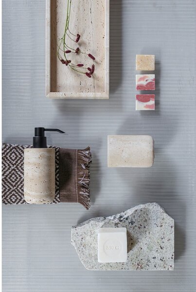 Bež kameni dozator sapuna 250 ml Travertine – Mette Ditmer Denmark