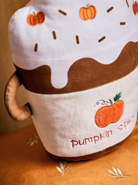 Sinsay - Dekorativni jastuk u obliku napitka Pumpkin Spice Latte