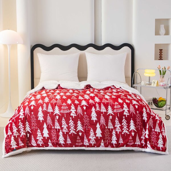Božićna mikropliš deka s imitacijom ovčjeg krzna CHRISTMAS TREES crvena Dimenzije: 160 x 200 cm