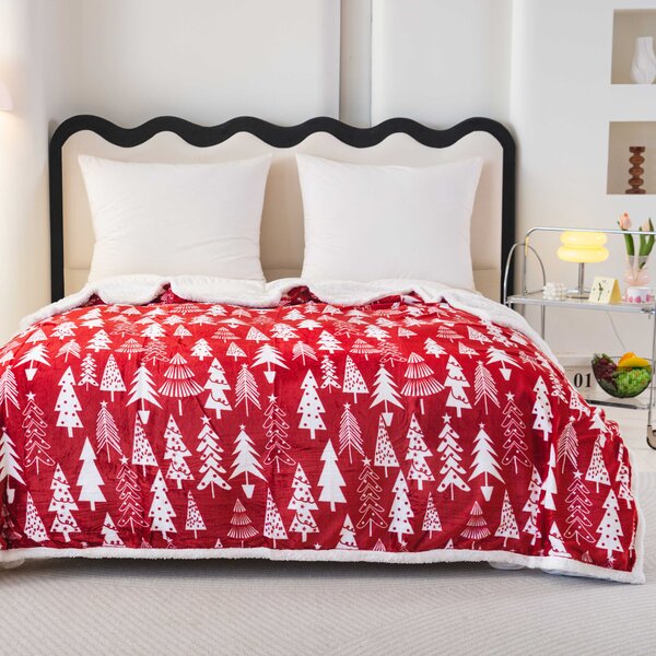 Božićna mikropliš deka s imitacijom ovčjeg krzna CHRISTMAS TREES crvena Dimenzije: 160 x 200 cm