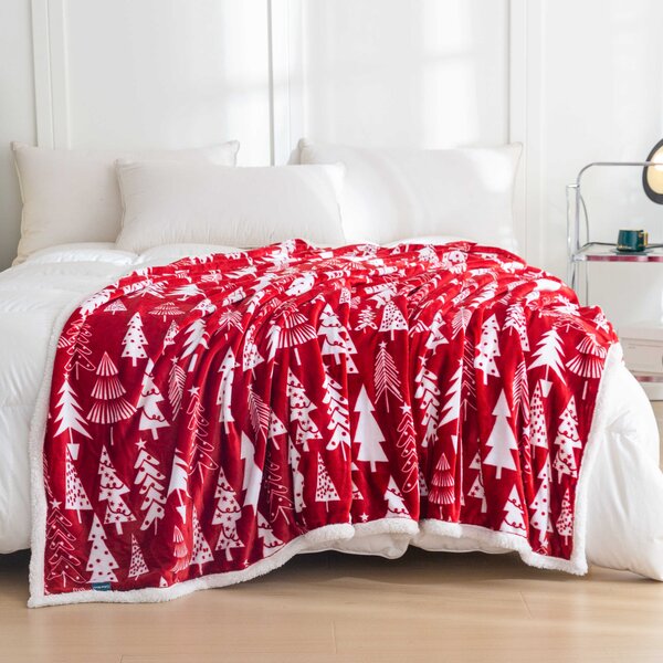 Božićna mikropliš deka s imitacijom ovčjeg krzna CHRISTMAS TREES crvena Dimenzije: 160 x 200 cm