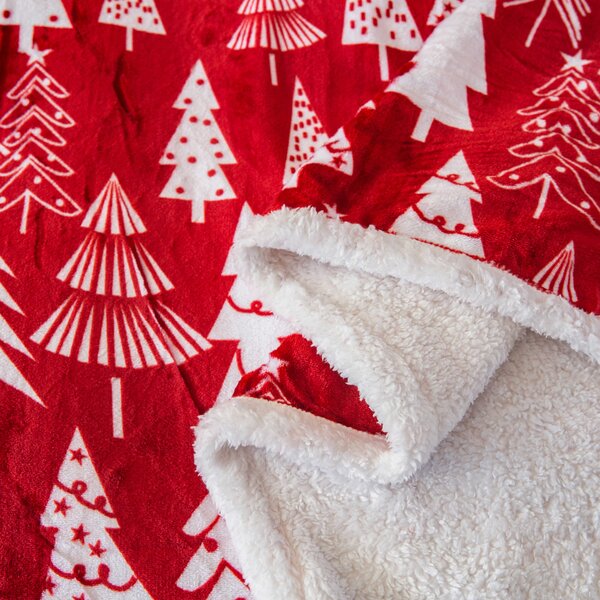 Božićna mikropliš deka s imitacijom ovčjeg krzna CHRISTMAS TREES crvena Dimenzije: 160 x 200 cm