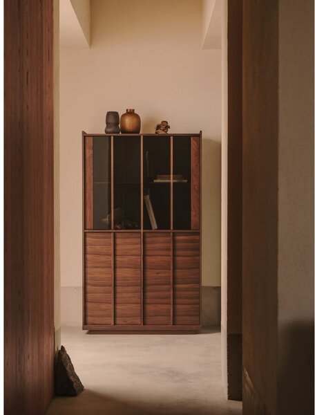 Smeđa vitrina u dekoru oraha 100x170x40 cm Onix – Kave Home