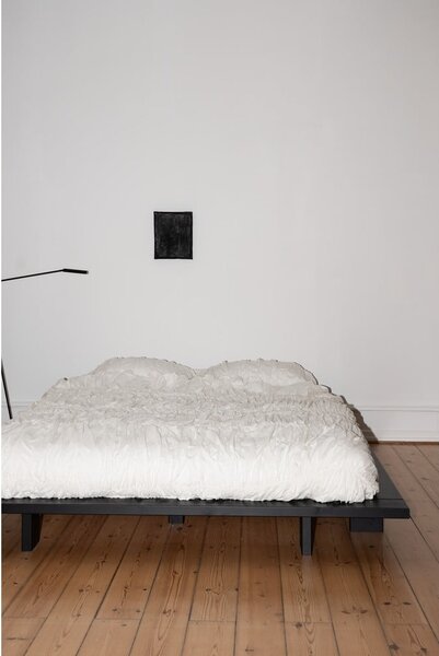 Crni bračni krevet od borovine sa letvicom 140x200 cm Japan - Karup Design