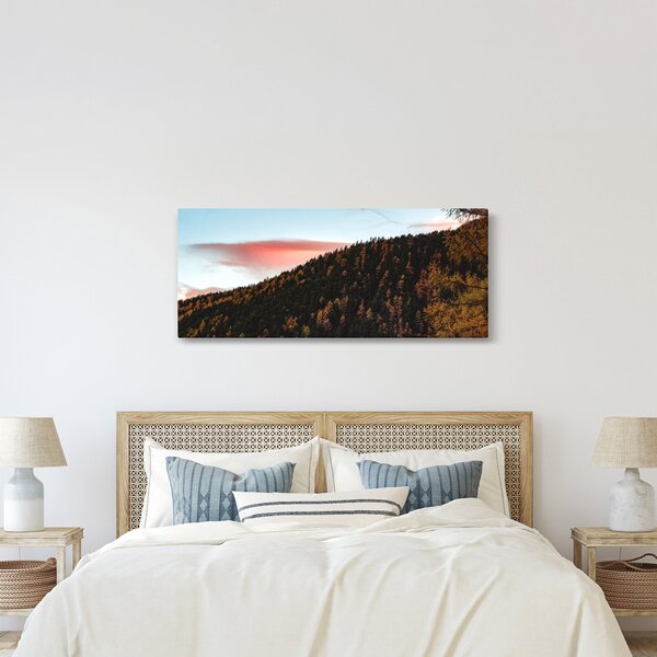 Slika crvenih oblaka iznad brda (120x50 cm)