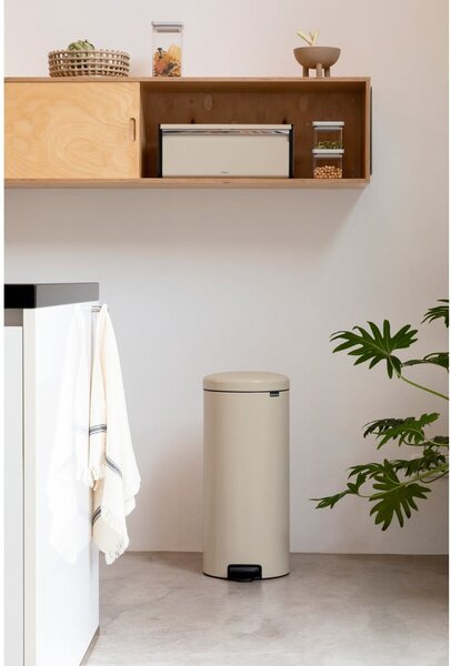 Bež željezna kanta za smeće s pedalom 30 l NewIcon – Brabantia