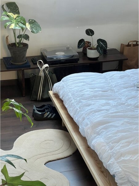 Bračni krevet od borovine s podnicom 160x200 cm Japan – Karup Design