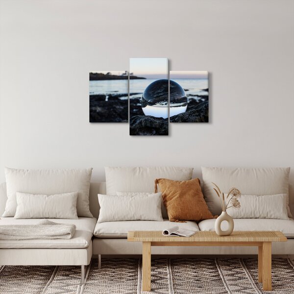 Slika staklene kugle na stijeni (90x60 cm)