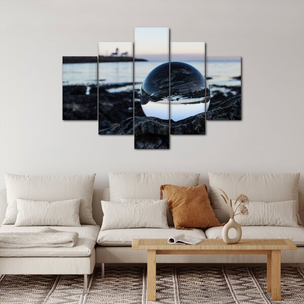 Slika staklene kugle na stijeni (150x105 cm)