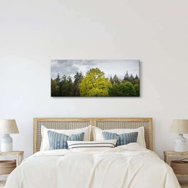 Slika zelenog stabla usred polja (120x50 cm)