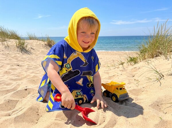 Dječje pončo LITTLE BUILDER plavo Dimenzije: 60 x 120 cm