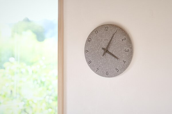 Zidni sat SiO2 Clock 4 boje