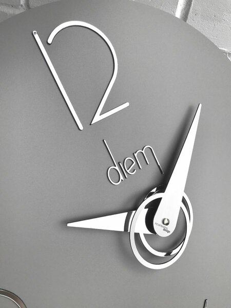 Zidni sat Diem