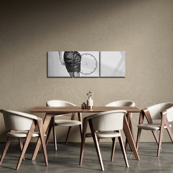 Slika - Ženska v kratki obleki (sa satom) (90x30 cm)