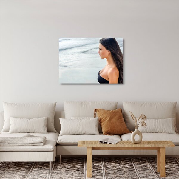 Staklena slika ženske na plaži (70x50 cm)