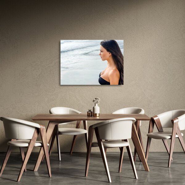 Staklena slika ženske na plaži (70x50 cm)