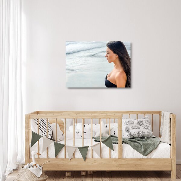 Staklena slika ženske na plaži (70x50 cm)