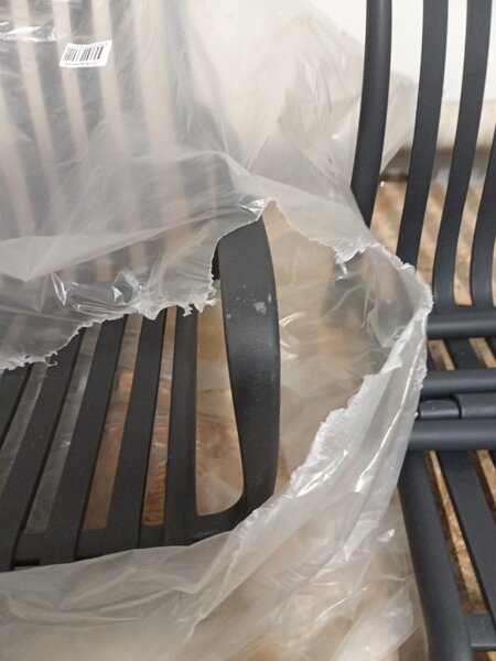 AKCIJA Plastična stolica TREGO s naslonima za ruke, antracitna II. kvaliteta