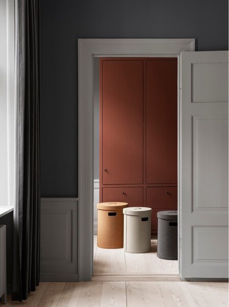 Bež košara za rublje od imitacije kože Sahla M – Blomus