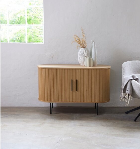 Komoda u dekoru hrasta s kliznim vratima u prirodnoj boji 120x76x45 cm Nola – Unique Furniture