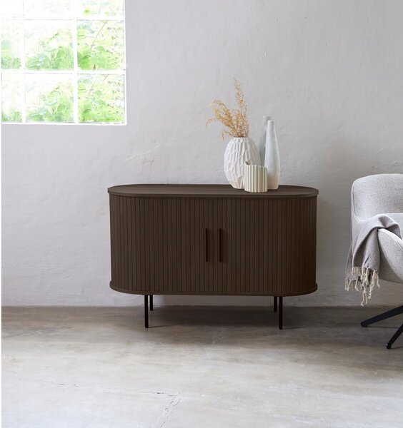 Smeđa komoda u dekoru hrasta s kliznim vratima 120x76x45 cm Nola – Unique Furniture