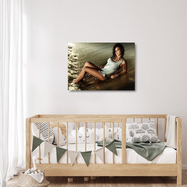 Staklena slika žene na plaži (70x50 cm)