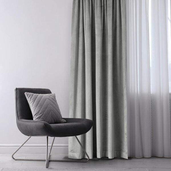 Svijetlo siva zavjesa za djelomično zamračenje od samta 140x245 cm Eyelets – Restilo