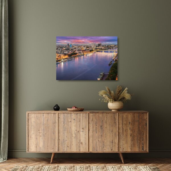 Staklena slika noćnog grada Bratislave s rijekom (70x50 cm)