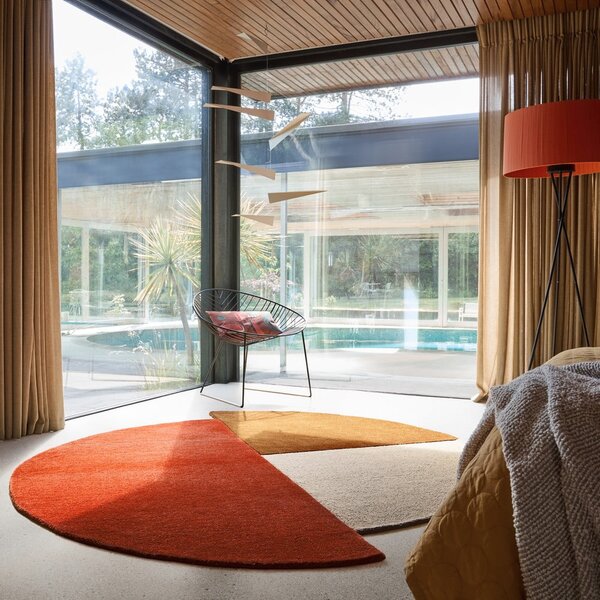 Ciglasti ručno rađen vunen okrugao tepih ø 150 cm Mia Segment – Flair Rugs
