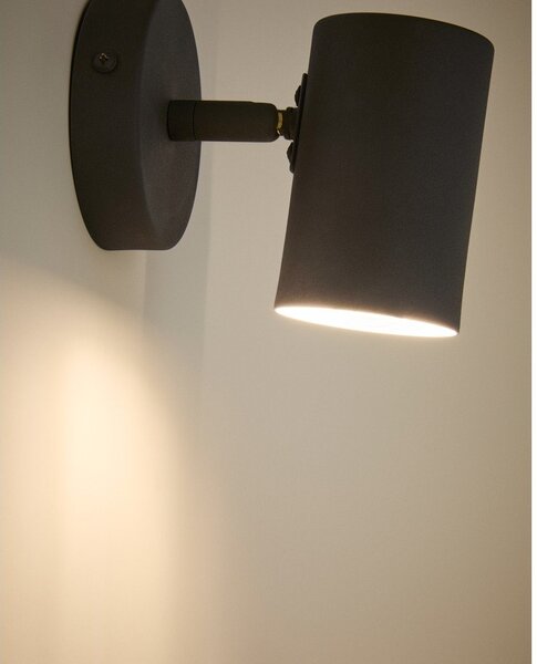 Crna metalna zidna lampa Manie – Kave Home