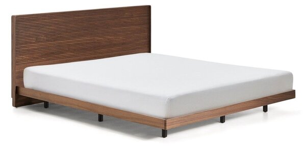 Smeđi bračni krevet od masivne breze s podnicom 160x200 cm Norlen – Kave Home