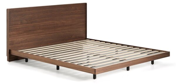 Smeđi bračni krevet od masivne breze s podnicom 160x200 cm Norlen – Kave Home