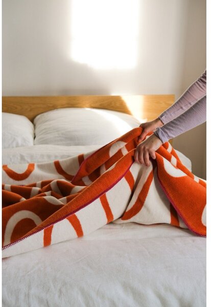 Narančasta deka 150x200 cm Swirl – noo.ma