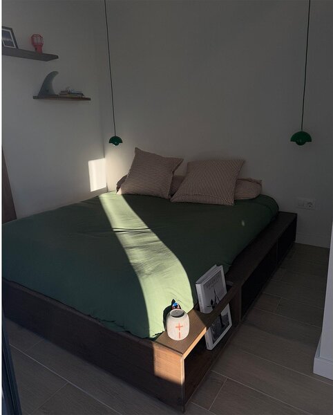 Smeđi bračni krevet od borovine s podnicom 180x200 cm Ziggy – Karup Design