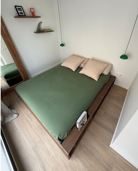 Smeđi bračni krevet od borovine s podnicom 180x200 cm Ziggy – Karup Design