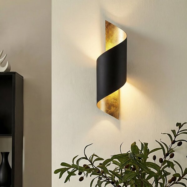 Lindby zidna lampa Vanni, crna/zlatna, metal, visina 57cm, prigušiva, Crno, spavaća soba, Metal