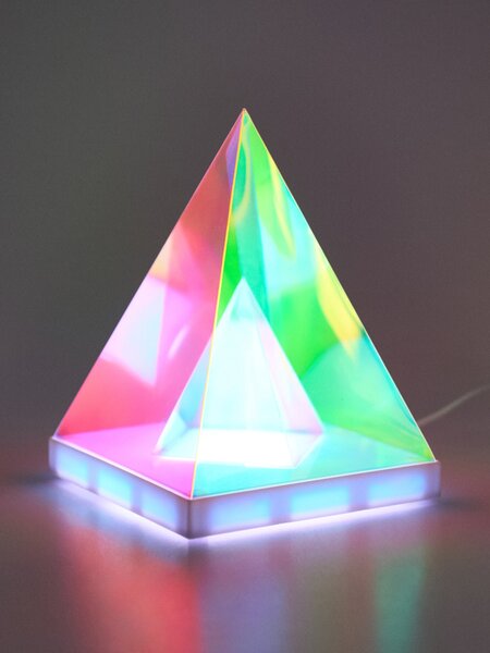 Sinsay - Dekorativna LED svjetiljka u obliku piramide
