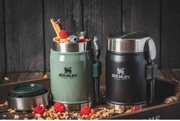 Crna termosica od nehrđajućeg čelika za hranu 400 ml Legendary Classic Black – Stanley