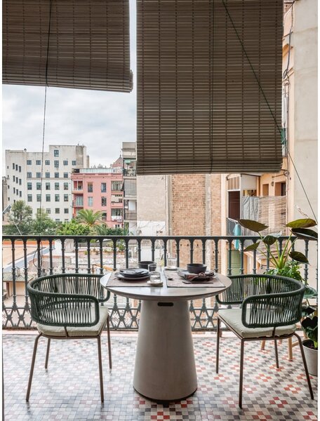 Betonski vanjski blagovaonski stol Kave Home Itai, ⌀ 90 cm