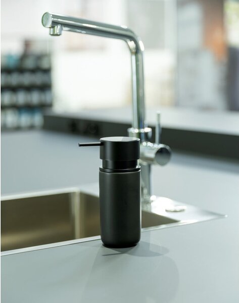 Crni keramički dozator za sapun Wenko Black Outdoor Kitchen Silo