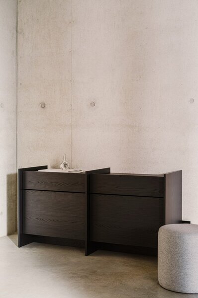 Crna komoda 146x76x51 cm Hido – noo.ma
