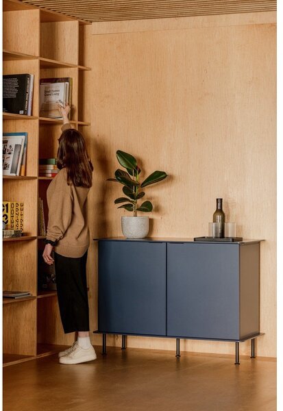 Tamno plava komoda s rupom za kabele 120x88x50 cm Suumo – noo.ma