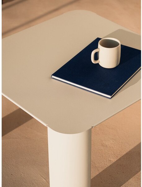 Metalni vrtni stolić za kavu 65x65 cm Fli – noo.ma