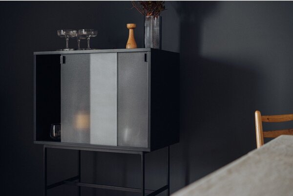 Crna vitrina s kliznim vratima 70x109x40 cm Lekko – noo.ma