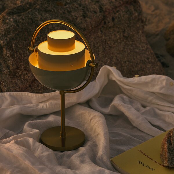 Stolne Lampa GUBI, Multi-Lite, prigušiv, Zlato / mjed, Dnevna soba, Metal, Dizajn
