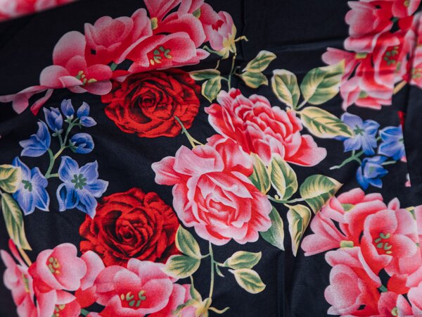 Pamučna posteljina PINK ROSES crna Dimenzije posteljine: 70 x 90 cm | 140 x 200 cm